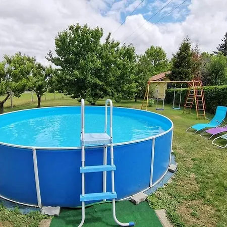 önálló, Klimatizált, Medencés A Balatonnál! Vendégház *