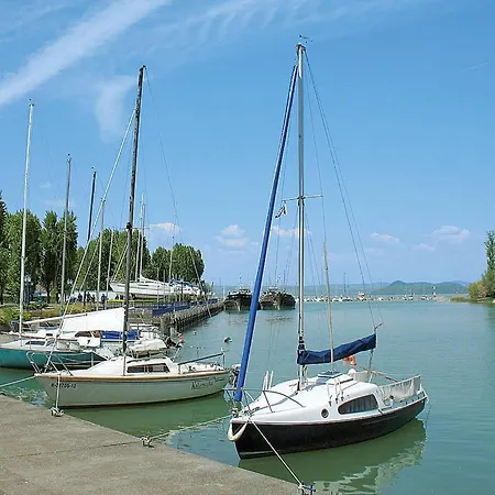 önálló, Klimatizált, Medencés A Balatonnál! Kőröshegy