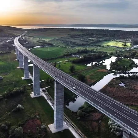önálló, Klimatizált, Medencés A Balatonnál! Vendégház