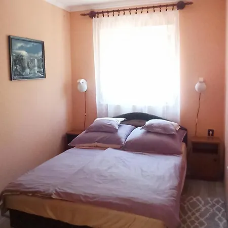 önálló, Klimatizált, Medencés A Balatonnál! Vendégház