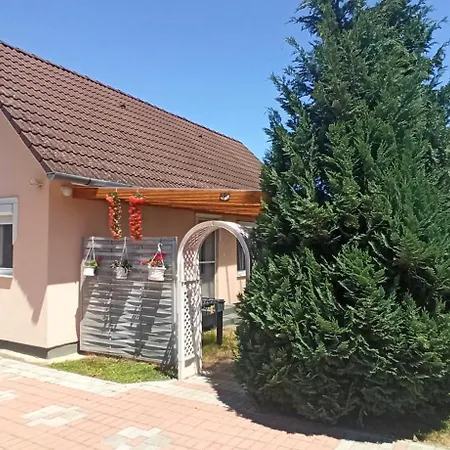 önálló, Klimatizált, Medencés A Balatonnál! Vendégház Kőröshegy
