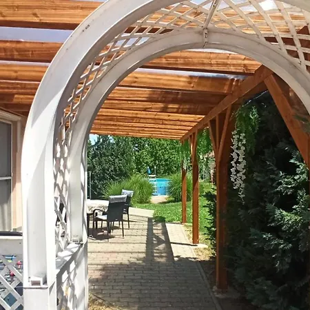 önálló, Klimatizált, Medencés A Balatonnál! * Kőröshegy