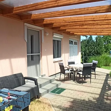 Vendégház önálló, Klimatizált, Medencés A Balatonnál! Kőröshegy