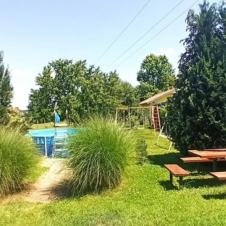 önálló, Klimatizált, Medencés A Balatonnál! *
