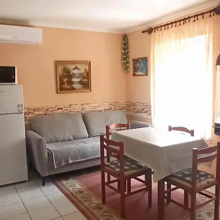 önálló, Klimatizált, Medencés A Balatonnál! * Kőröshegy