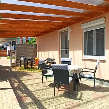 önálló, Klimatizált, Medencés A Balatonnál! Vendégház *