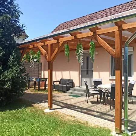 Vendégház önálló, Klimatizált, Medencés A Balatonnál! Kőröshegy