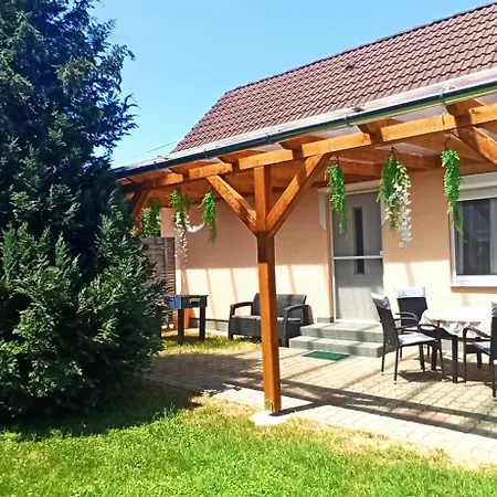 önálló, Klimatizált, Medencés A Balatonnál! * Kőröshegy