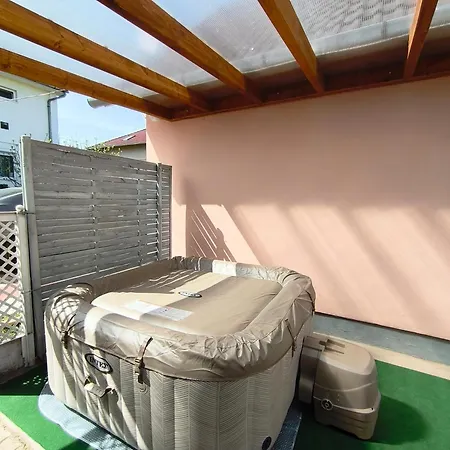 Maison d'hôtes önálló, Klimatizált, Medencés A Balatonnál!