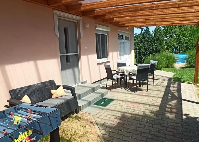 Klimatizalt, Medences, Jakuzzis Nyaralo A Balatonnal! Kőröshegy