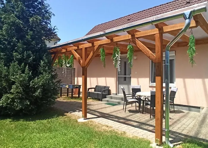 בית הארחה Klimatizalt, Medences, Jakuzzis Nyaralo A Balatonnal! Kőröshegy